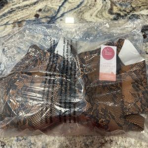 NWT cacique bra size 44c